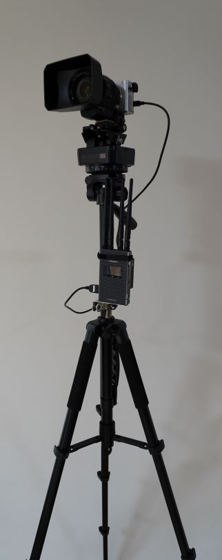 入学式・卒業式のライブ配信に使用する固定カメラ